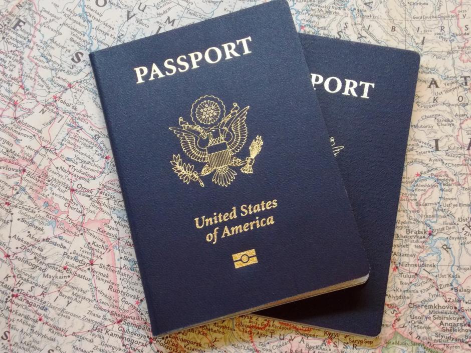 EU anunció en junio que se ofrecería el indicador X en los pasaportes, siguiendo a otros países, incluidos Canadá, Alemania, Australia e India, que ya ofrecen un tercer género en sus documentos.
